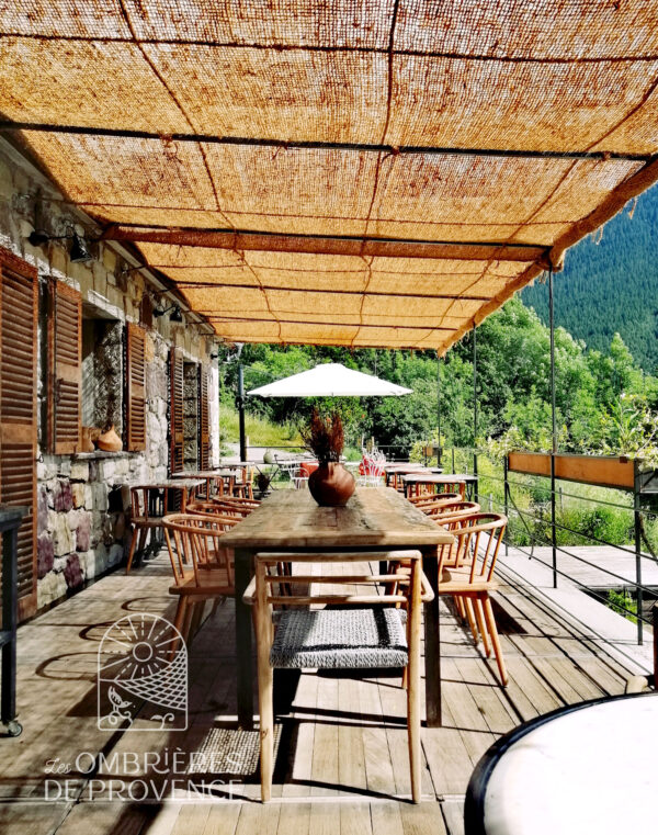 Dakbedekking voor pergola met gespreide spijlen, van kokosvezel