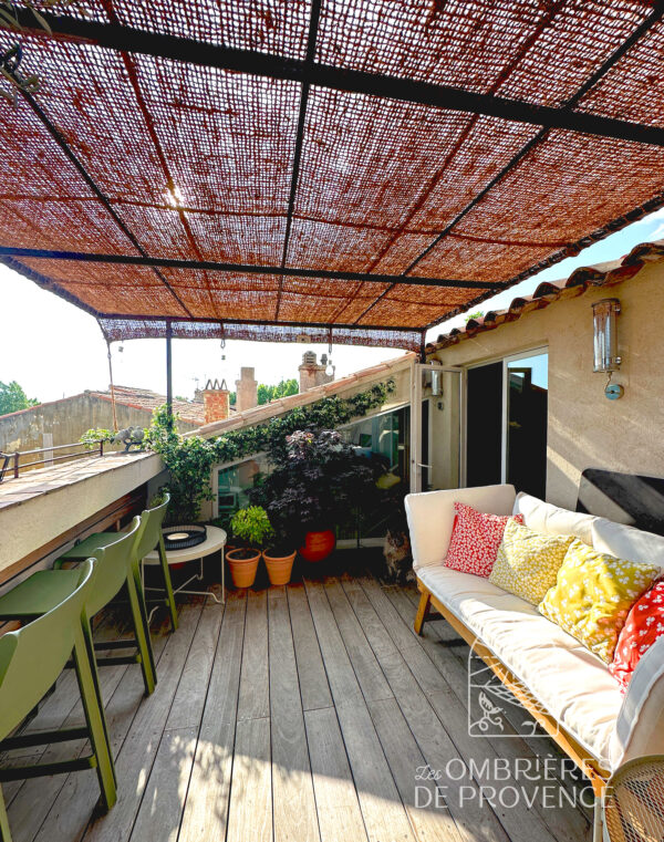 Kokoshoes voor grote pergola zonder dichte balken
