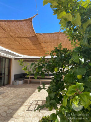 Toile d'ombrage renforcée en quadrillage